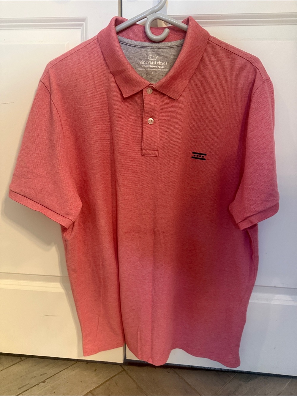 Vineyard Vines SzL mens Chicago Flag logo - perfect cond- short sleeve polo